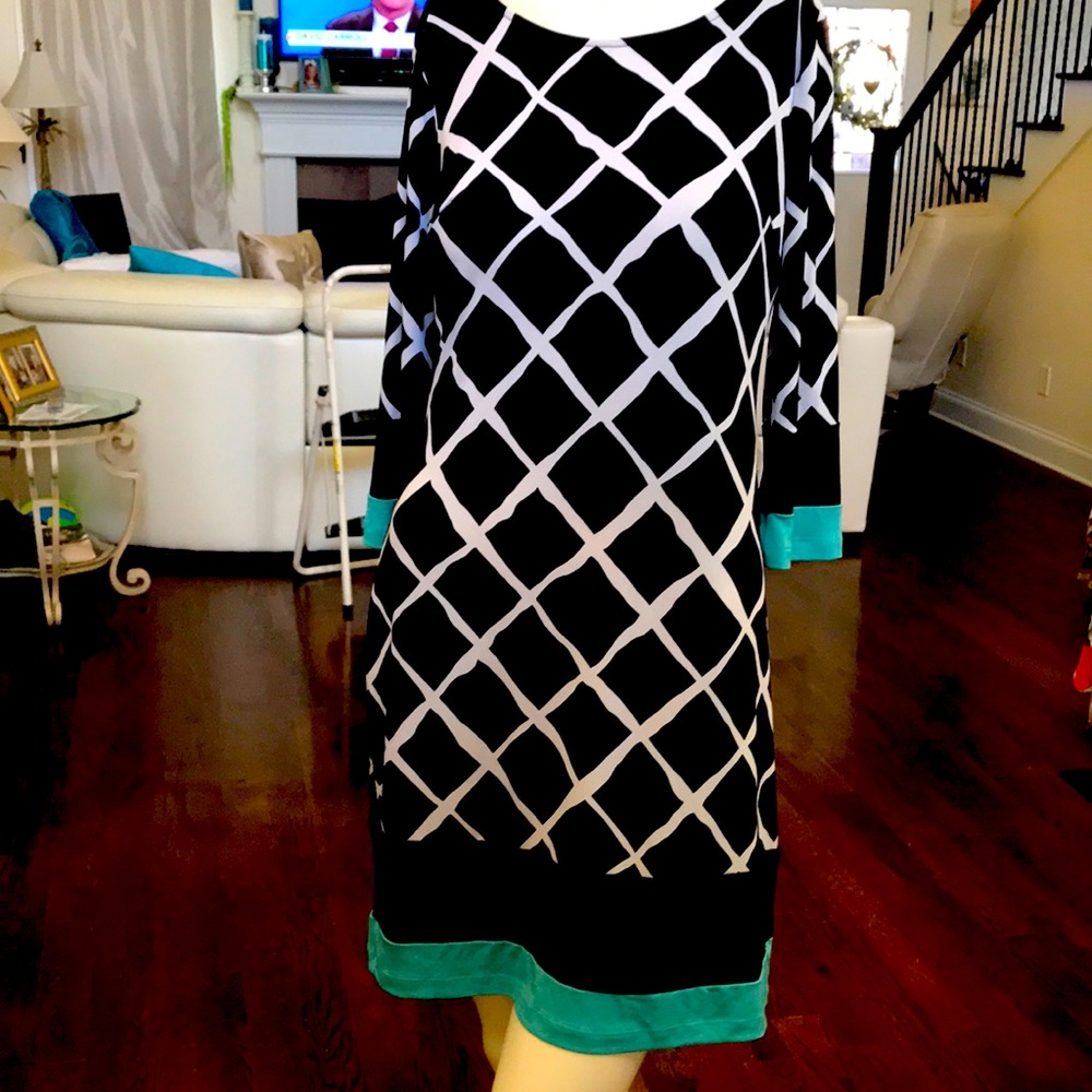 ENFOCUS STUDIO SIZE 6. Summer spring even fall is where this dress is a must. ❤️